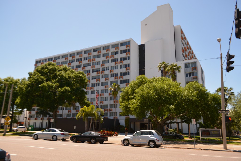 Urban Style Flats is an apartment complex about five minutes from USF St. Petersburg. The complex offers affordable housing from college students.