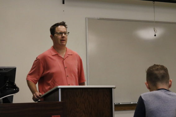 Diverse & Divided: Steven Schale, a political consultant for the Democratic Party in Florida, spoke to USFSP students on Tues. Oct. 18 about how Florida’s diversity plays a factor in presidential elections. 